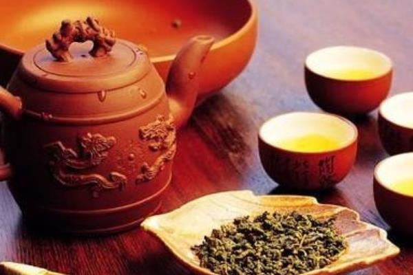 杜仲泡水喝的功效与作用 泡杜仲茶要注意什么