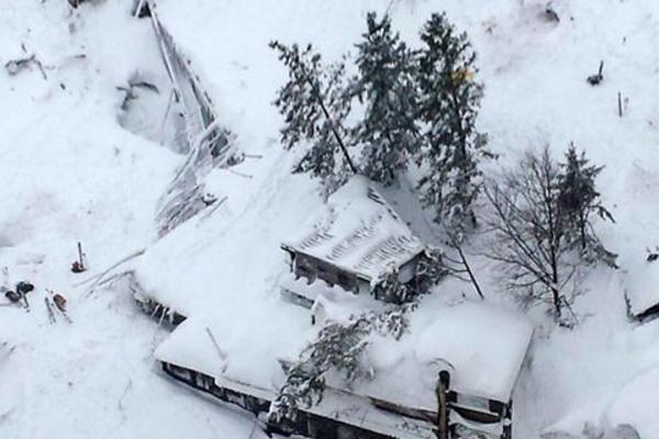 梦见雪崩逃命什么意思 梦到雪崩但自己没事有什么预兆