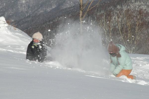 梦见打雪仗是什么意思 女人梦到别人打雪仗有什么预兆