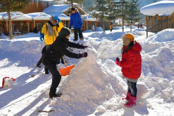 梦见堆雪人是什么意思 女人梦到下雪堆雪人有什么预兆