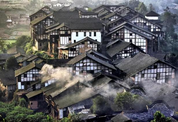 四川的上里古镇在哪里（雅安市上里古镇依山傍水景色优美）